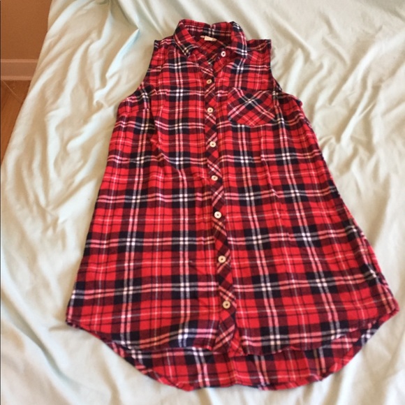 Forever 21 Tops - Forever 21 Sleeveless Flannel top- super cute!
